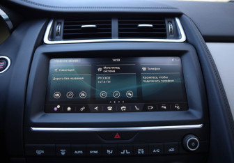 Подержанный автомобиль Jaguar E-Pace 2019 года (14 фото)