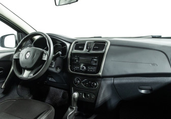 Подержанный автомобиль Renault Sandero 2016 года (9 фото)