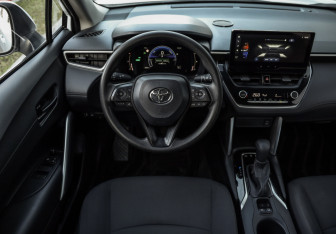 Подержанный автомобиль Toyota Corolla Wagon 2024 года (14 фото)