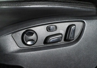 Подержанный автомобиль Volkswagen Touareg 2011 года (15 фото)