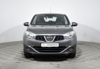 Подержанный автомобиль Nissan Qashqai 2012 года (2 фото)
