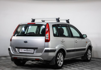 Подержанный автомобиль Ford Fusion 2007 года (5 фото)