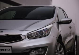 Подержанный автомобиль Kia Ceed Hatchback 2015 года (2 фото)