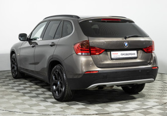 Подержанный автомобиль BMW X1 2011 года (7 фото)