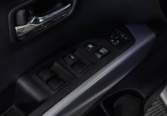 Подержанный автомобиль Peugeot 4007 2010 года (15 фото)