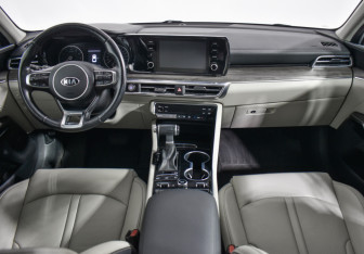 Подержанный автомобиль Kia K5 2021 года (13 фото)