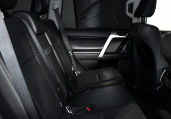 Подержанный автомобиль Toyota Land Cruiser Prado 2019 года (13 фото)