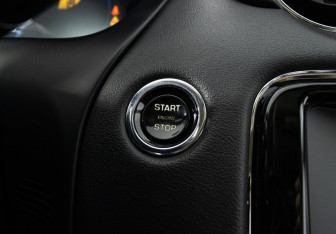 Подержанный автомобиль Jaguar XJ 2016 года (105 фото)