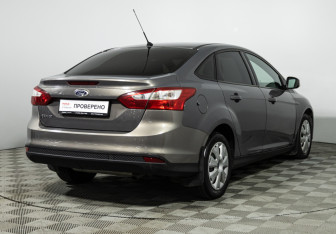 Подержанный автомобиль Ford Focus Sedan 2014 года (5 фото)