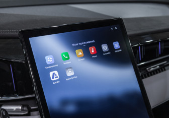 Подержанный автомобиль Geely Atlas 2024 года (15 фото)