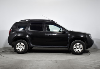 Подержанный автомобиль Renault Duster 2016 года (4 фото)