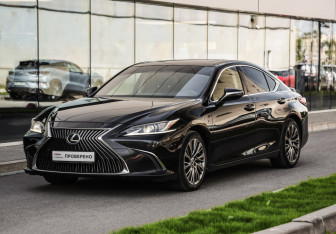 Подержанный автомобиль Lexus ES 2019 года (3 фото)