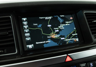 Подержанный автомобиль Hyundai Genesis 2015 года (16 фото)