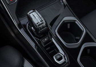 Подержанный автомобиль Geely Atlas 2024 года (23 фото)
