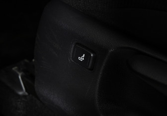 Подержанный автомобиль Toyota C-HR 2019 года (18 фото)