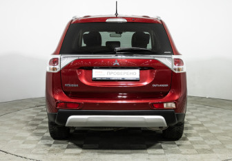 Подержанный автомобиль Mitsubishi Outlander 2014 года (6 фото)