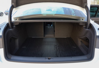 Подержанный автомобиль Audi A4 Sedan 2020 года (30 фото)