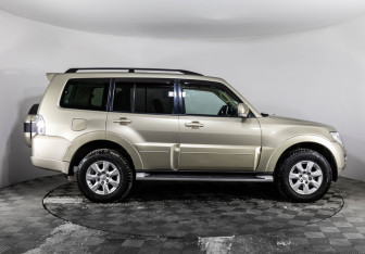 Подержанный автомобиль Mitsubishi Pajero 2014 года (5 фото)