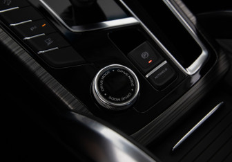 Подержанный автомобиль Geely Atlas Pro 2024 года (14 фото)