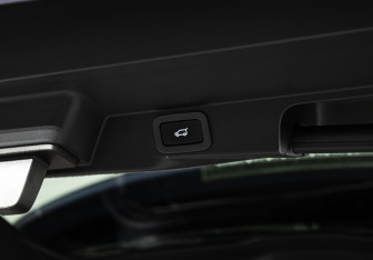 Подержанный автомобиль Land Rover Range Rover Sport 2014 года (23 фото)