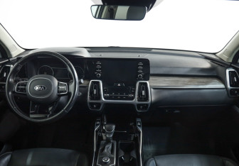 Подержанный автомобиль Kia Sorento 2021 года (9 фото)