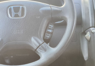 Подержанный автомобиль Honda CR-V 2002 года (11 фото)