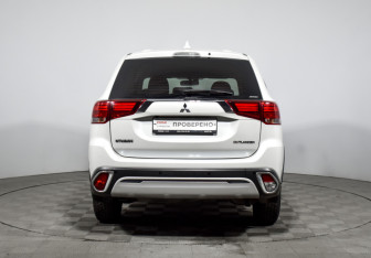 Подержанный автомобиль Mitsubishi Outlander 2019 года (6 фото)
