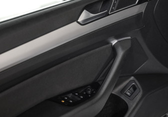Подержанный автомобиль Volkswagen Passat Sedan 2015 года (20 фото)