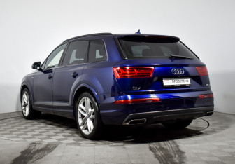 Подержанный автомобиль Audi Q7 2019 года (7 фото)
