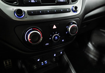 Подержанный автомобиль Hyundai Solaris Sedan 2017 года (15 фото)