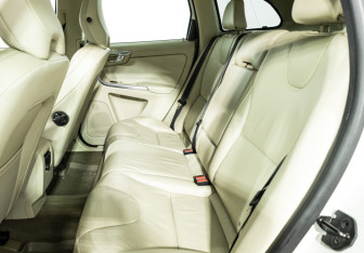 Подержанный автомобиль Volvo XC60 2012 года (10 фото)