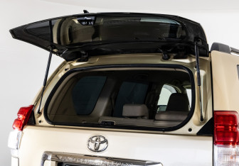Подержанный автомобиль Toyota Land Cruiser Prado 2010 года (21 фото)