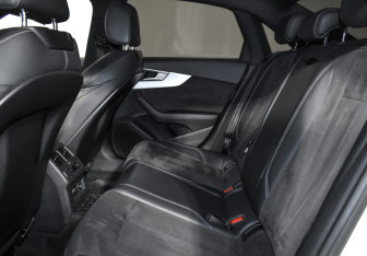 Подержанный автомобиль Audi A4 Sedan 2019 года (12 фото)