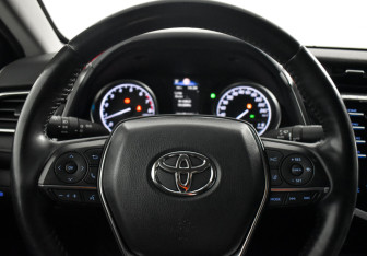 Подержанный автомобиль Toyota Camry Sedan 2020 года (17 фото)