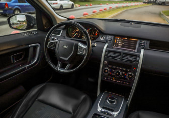 Подержанный автомобиль Land Rover Discovery Sport 2017 года (13 фото)