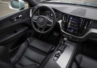 Подержанный автомобиль Volvo XC60 2018 года (8 фото)