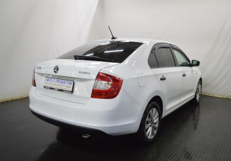 Подержанный автомобиль Skoda Rapid Liftback 2017 года (5 фото)