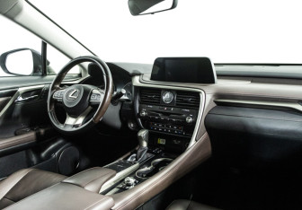Подержанный автомобиль Lexus RX 2021 года (9 фото)