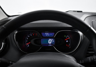 Подержанный автомобиль Renault Kaptur 2017 года (18 фото)