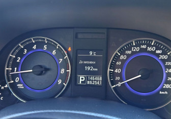 Подержанный автомобиль Infiniti QX70 2014 года (24 фото)