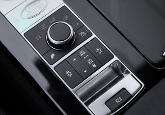 Подержанный автомобиль Land Rover Discovery 2019 года (24 фото)