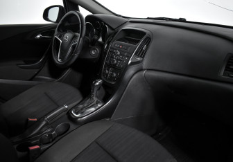 Подержанный автомобиль Opel Astra Hatchback 2012 года (10 фото)