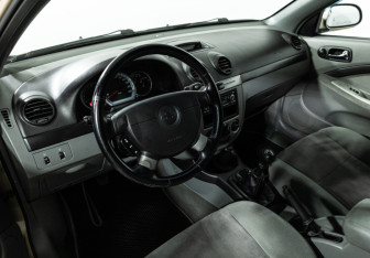 Подержанный автомобиль Chevrolet Lacetti Wagon 2007 года (10 фото)