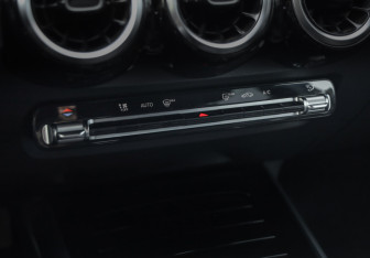 Подержанный автомобиль Mercedes-Benz GLB 2020 года (22 фото)