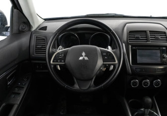 Подержанный автомобиль Mitsubishi ASX 2013 года (11 фото)