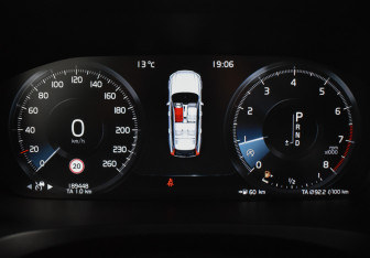 Подержанный автомобиль Volvo V90 Cross Country 2017 года (23 фото)