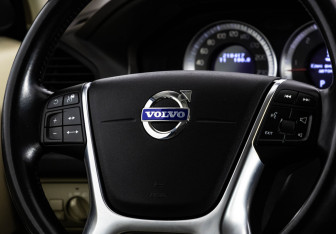 Подержанный автомобиль Volvo XC60 2011 года (13 фото)