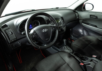 Подержанный автомобиль Hyundai i30 Hatchback 2010 года (11 фото)