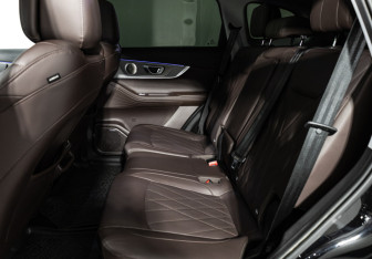 Подержанный автомобиль Chery Tiggo 8 Pro Max 2023 года (10 фото)