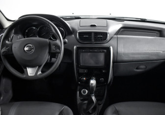 Подержанный автомобиль Nissan Terrano 2017 года (14 фото)